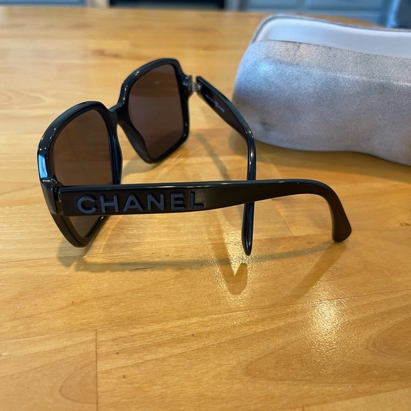 CHANEL 5408 black sunglasses! Sold out. - Picture 5 of 6